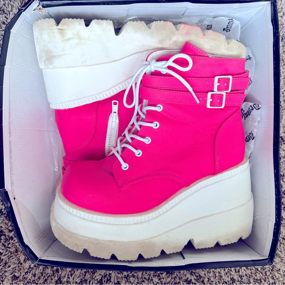 Demonic pixie heart uv technopagan boots Neon Pink